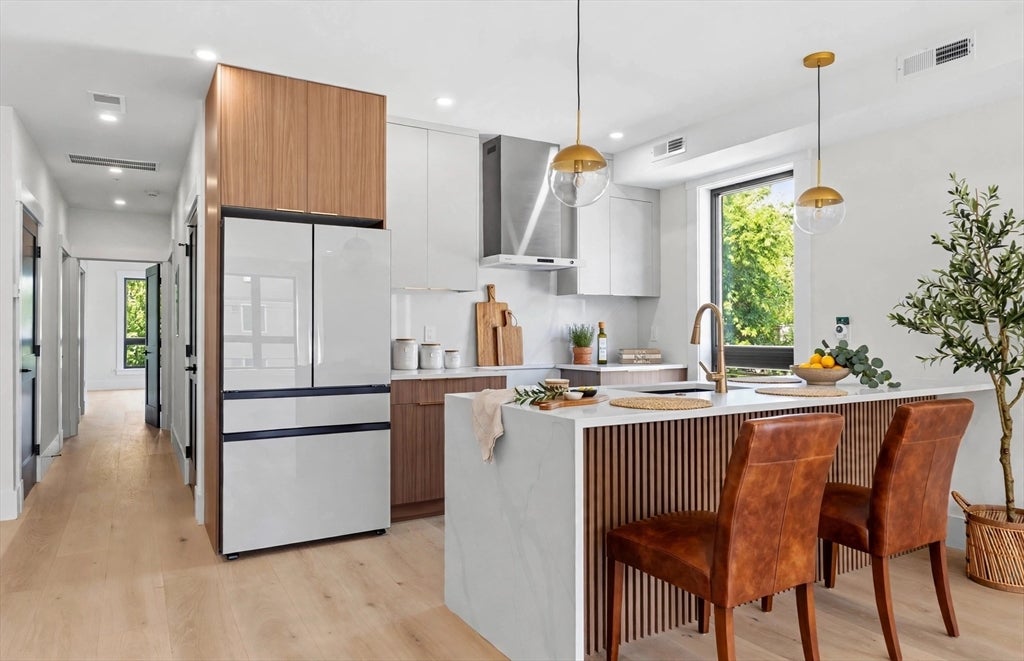 17 Holmes ST #4, Quincy, MA Photo #2
