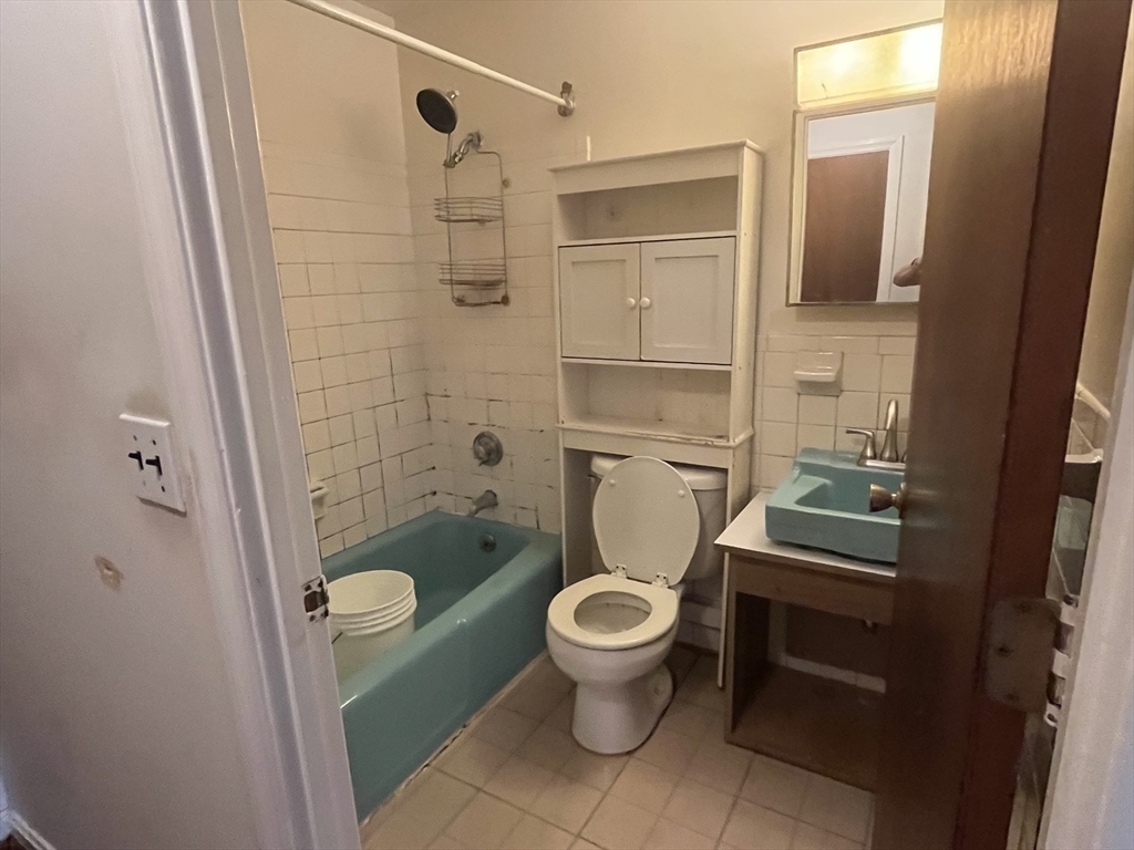 61 Storey Ave 19