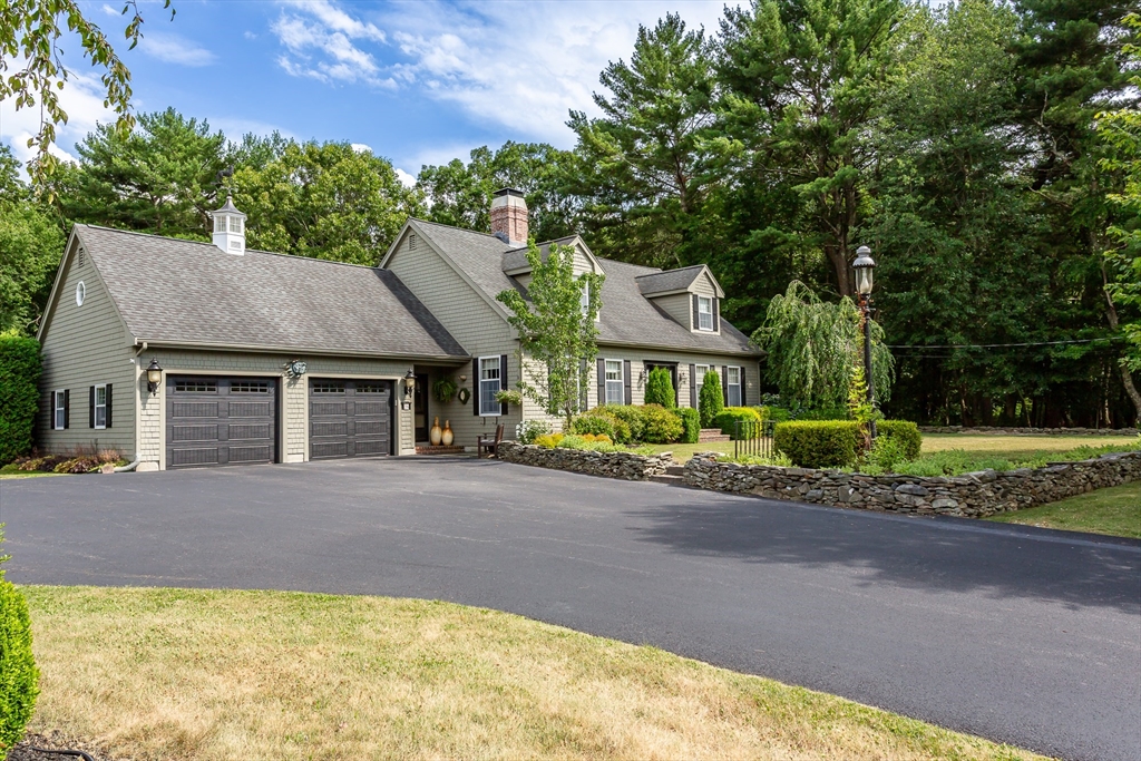 26 Meadowbrook Drive