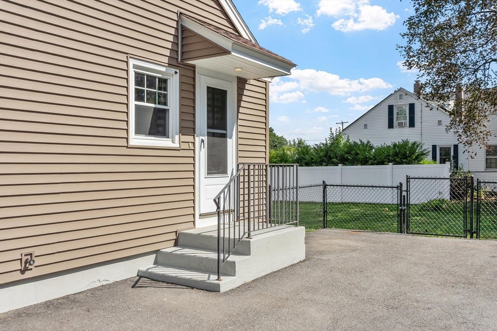 4 Maverick St, Fitchburg, MA Photo #6