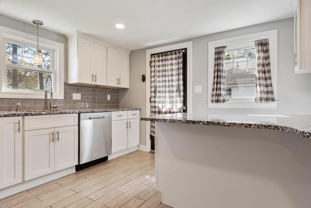4 Maverick St, Fitchburg, MA Photo #10