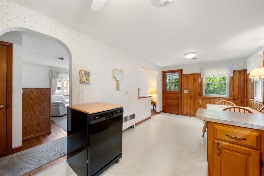 16 Davis Rd