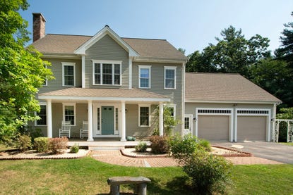 15 Hillside Ln – Investment Home