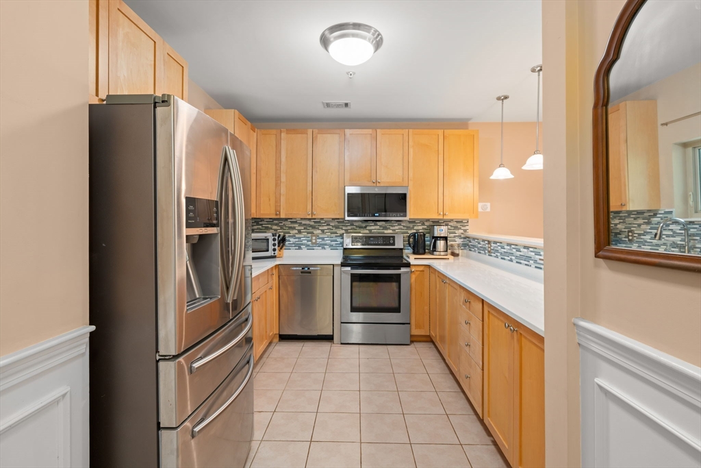 1102 Acorn Dr 1102