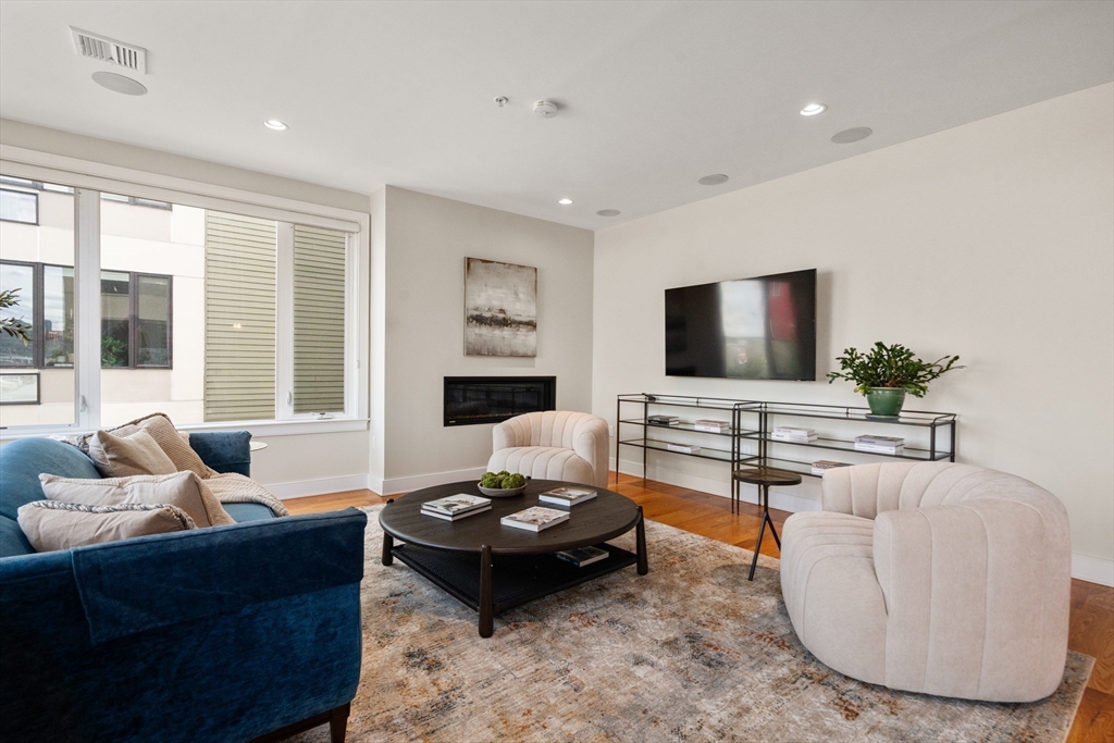 405 West First St 101