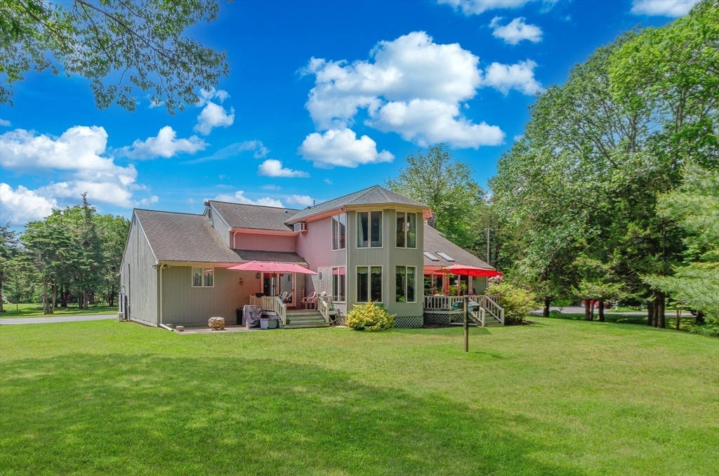 3 Riverside Dr