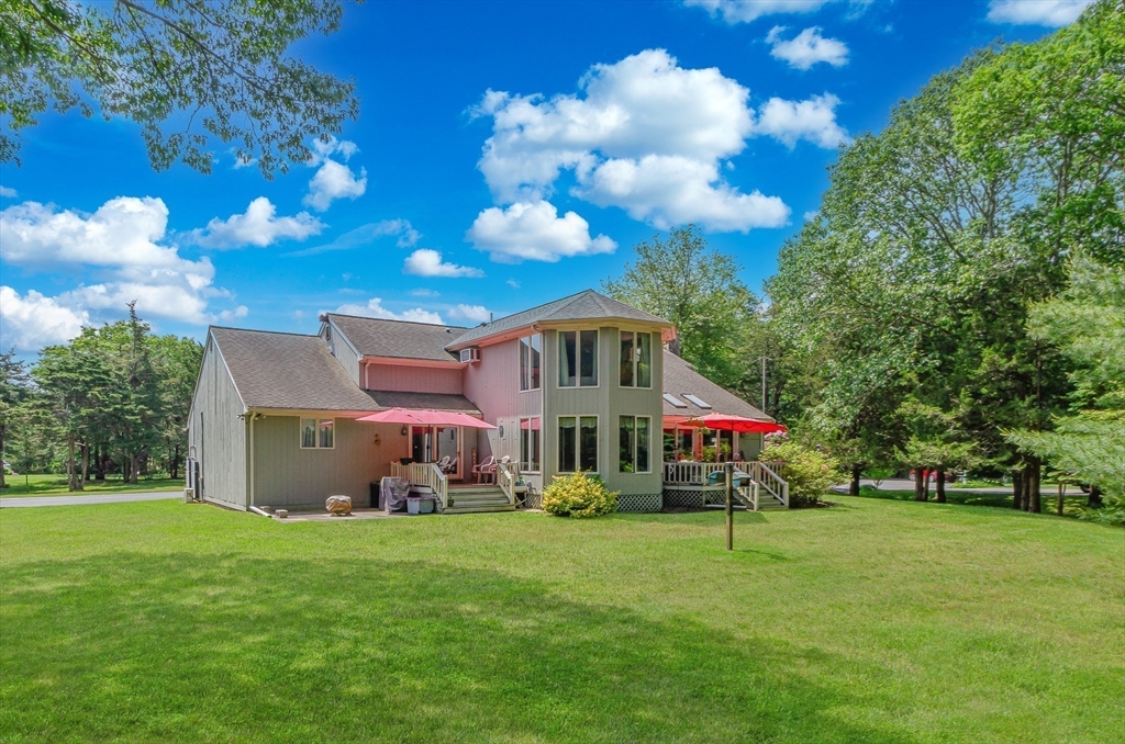 3 Riverside Dr