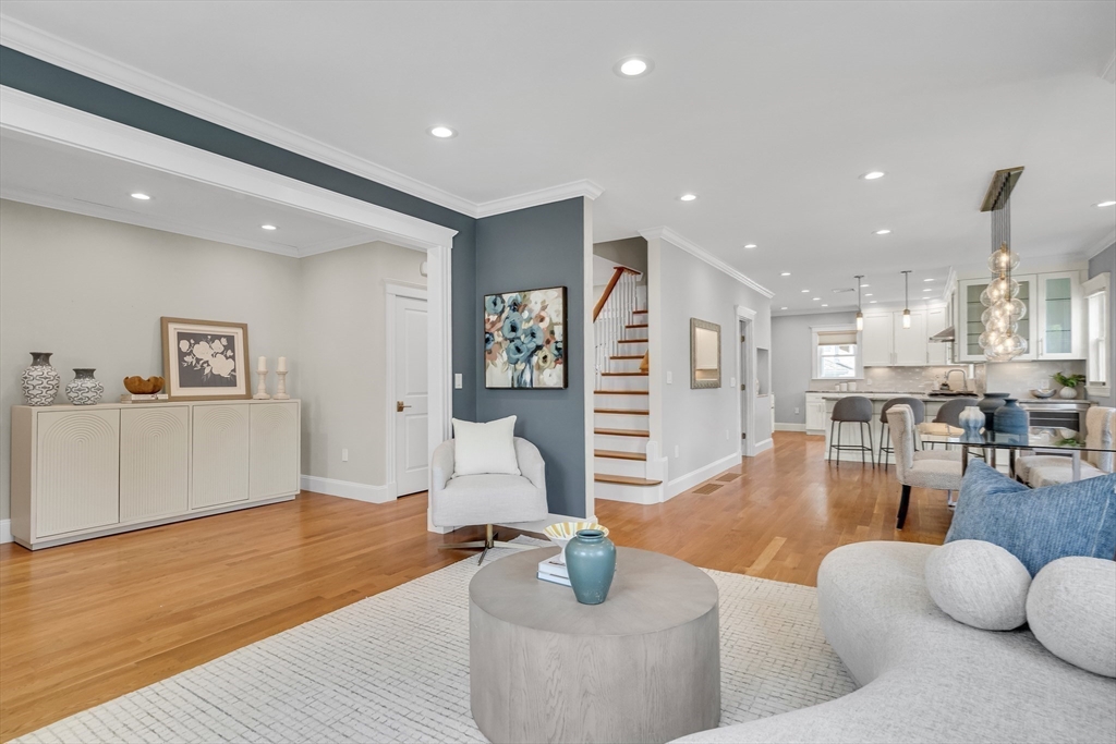 54 Marathon St 1