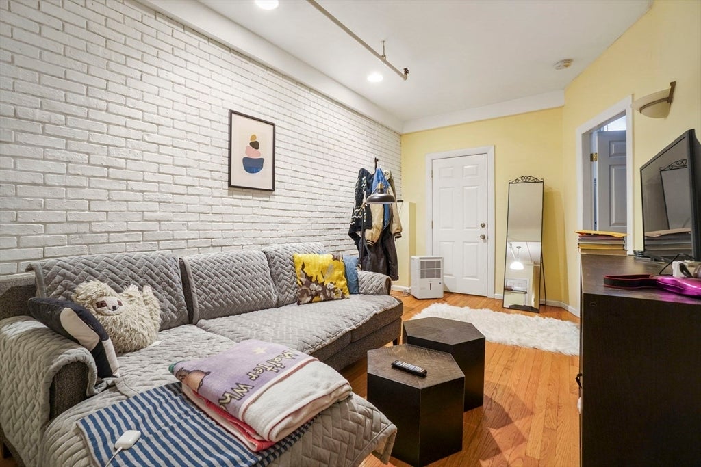 163 Beacon Street #B1, Boston, MA, 163 Beacon Street #B1, Boston, MA Photo #2
