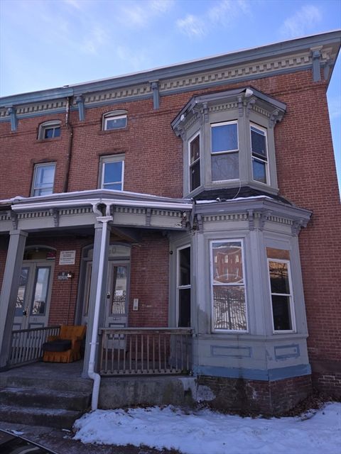 40 Byers St Springfield MA 01105