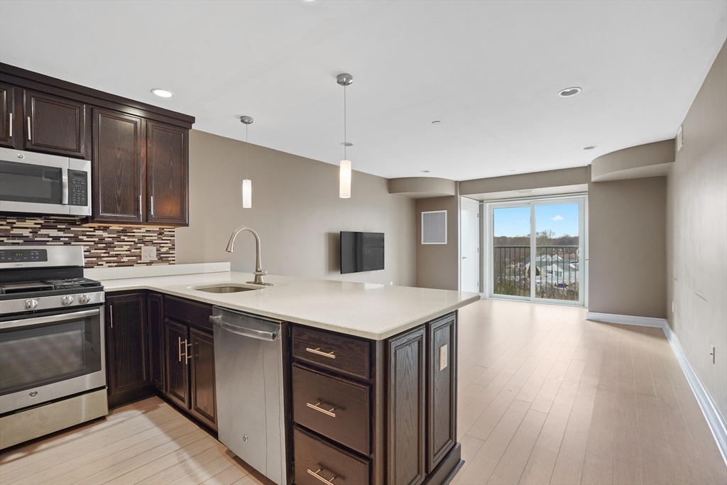 770 Washington Ave 406