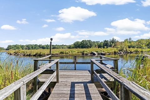 28 Old Shipyard Ln Hanover MA 02339