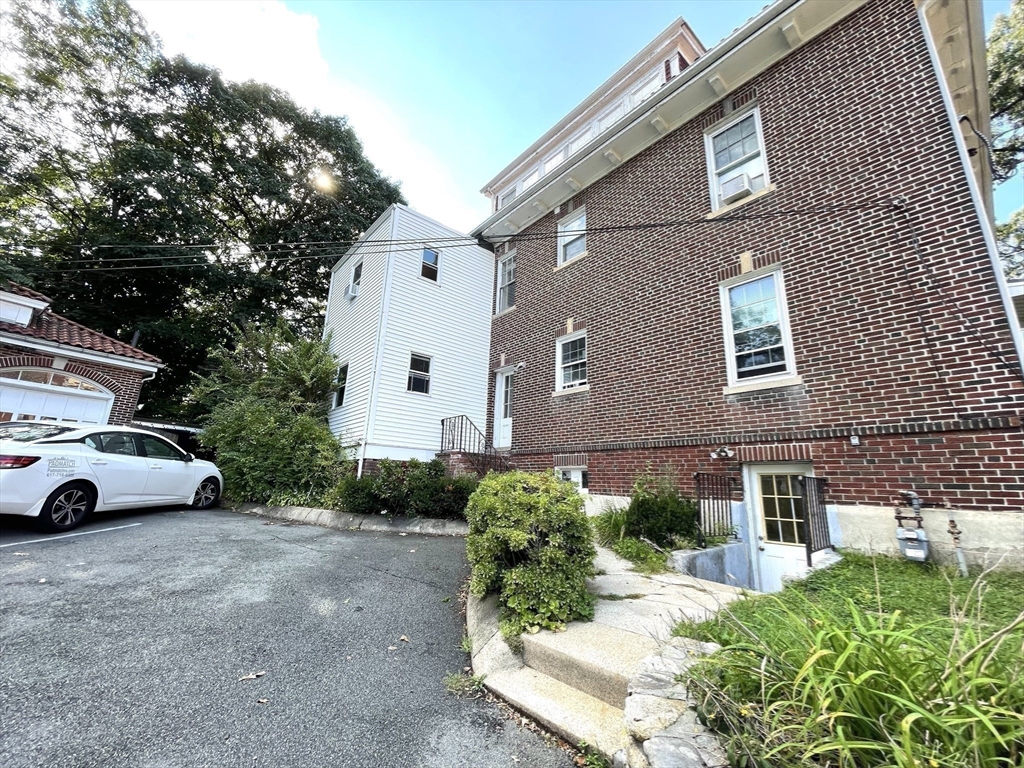 1776 Commonwealth Ave B1