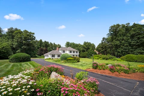 Photo of 41 Farrington Lane, Marlborough, MA 01752 (MLS # 73550575)