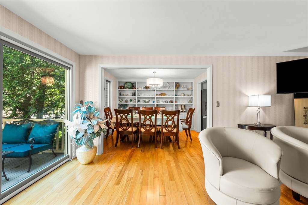 127 Village Post Road 127