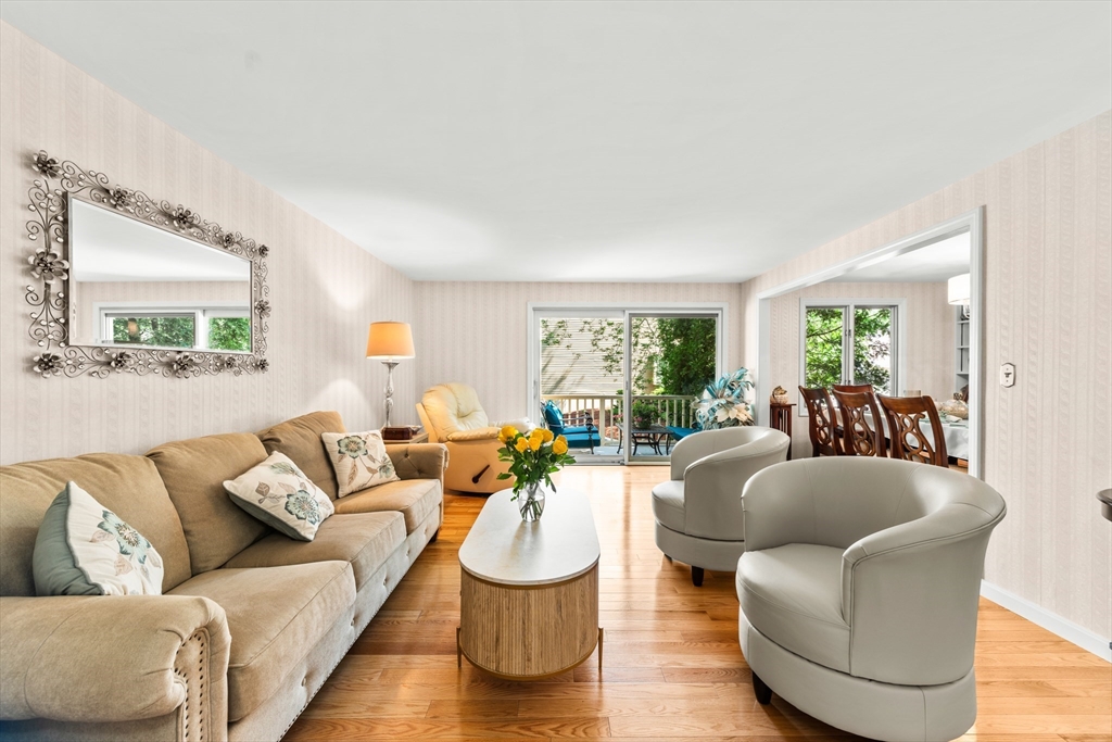 127 Village Post Road 127