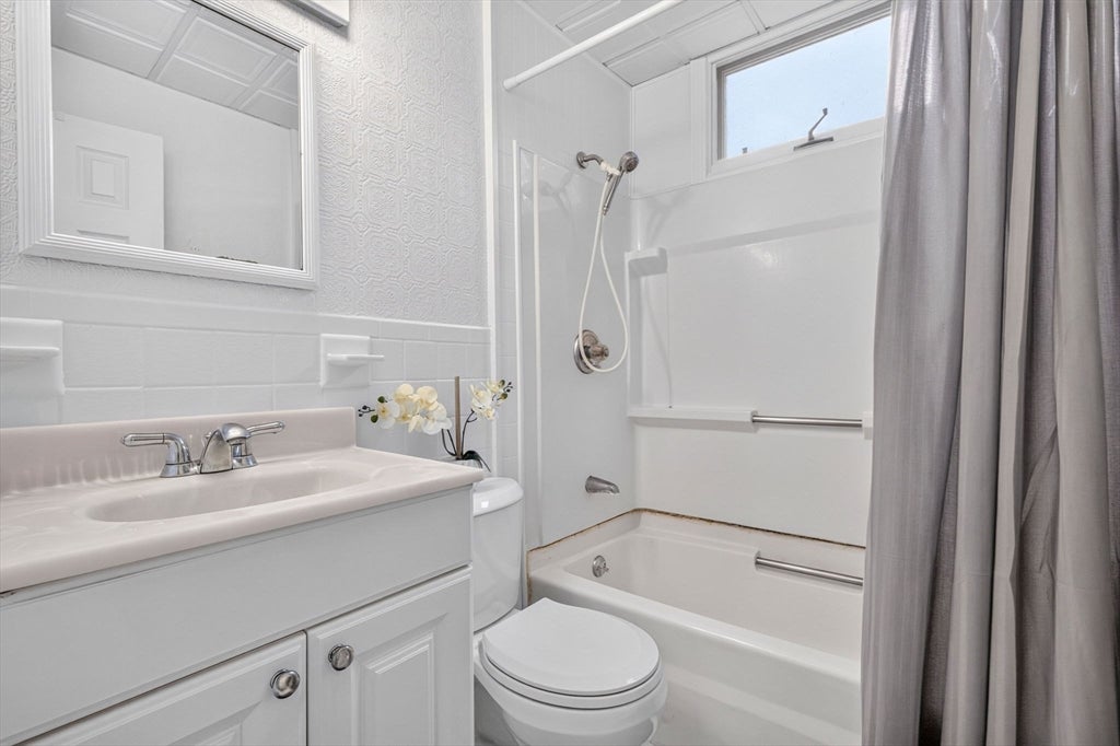 6 Fernbrook Rd, Northborough, MA Photo #21