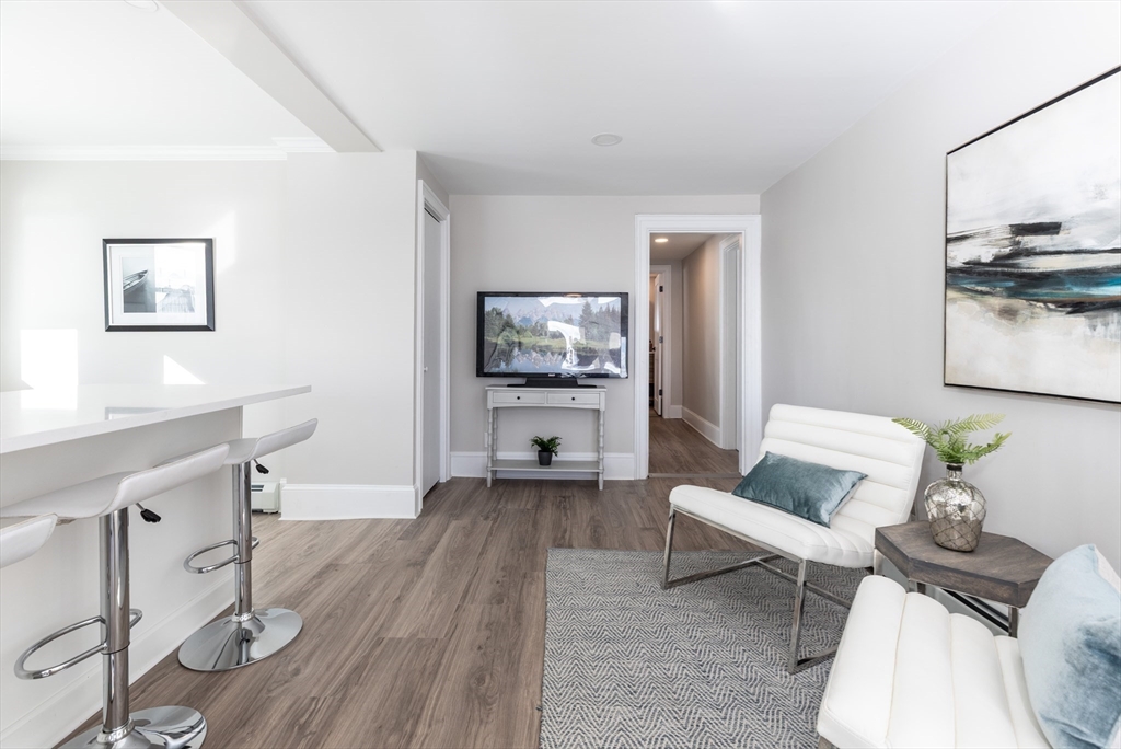 51 Harbor View Ave 1