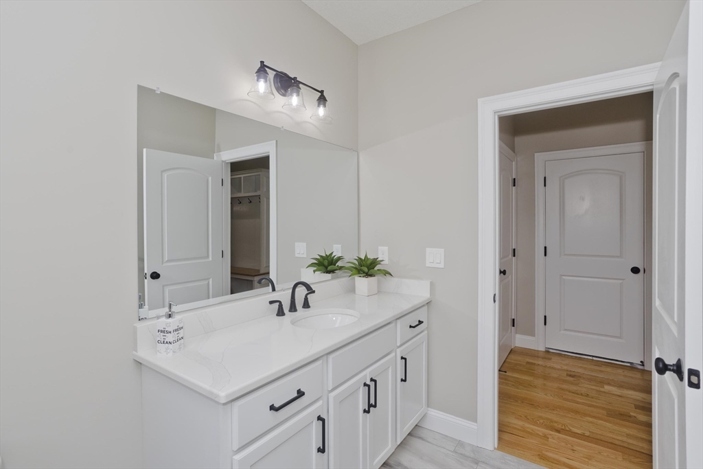 East Longmeadow, Massachusetts 01028, United States, 4 Bedrooms Bedrooms, ,3 BathroomsBathrooms,Residential,Active,240156