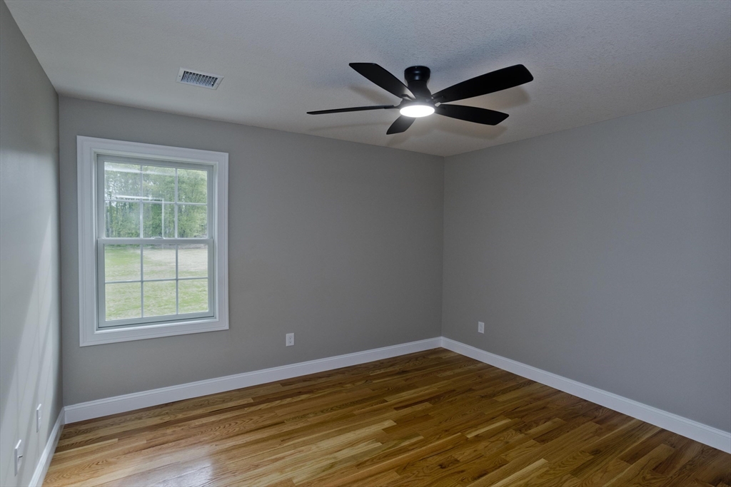 East Longmeadow, Massachusetts 01028, United States, 4 Bedrooms Bedrooms, ,3 BathroomsBathrooms,Residential,Active,240156