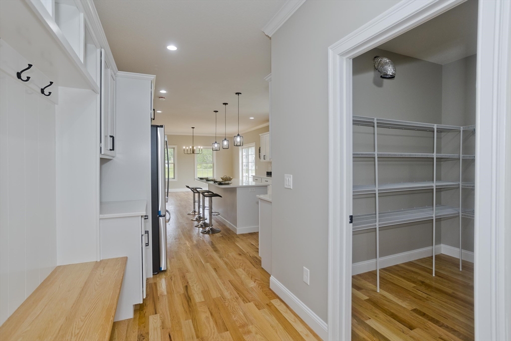 East Longmeadow, Massachusetts 01028, United States, 4 Bedrooms Bedrooms, ,3 BathroomsBathrooms,Residential,Active,240156