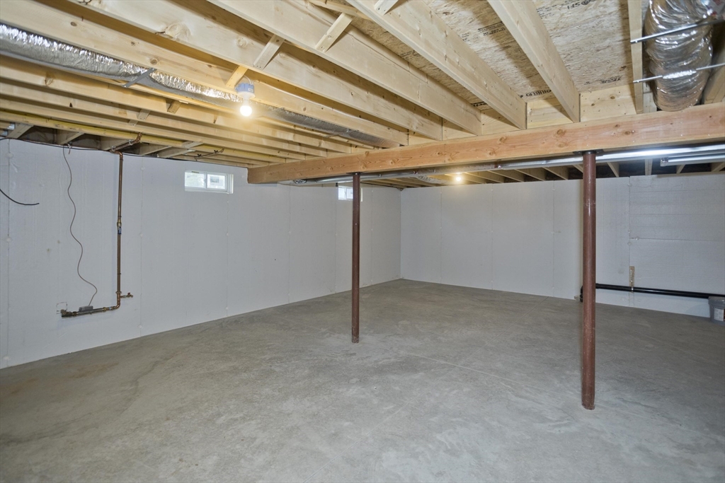 East Longmeadow, Massachusetts 01028, United States, 4 Bedrooms Bedrooms, ,3 BathroomsBathrooms,Residential,Active,240156