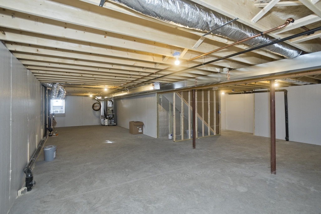 East Longmeadow, Massachusetts 01028, United States, 4 Bedrooms Bedrooms, ,3 BathroomsBathrooms,Residential,Active,240156