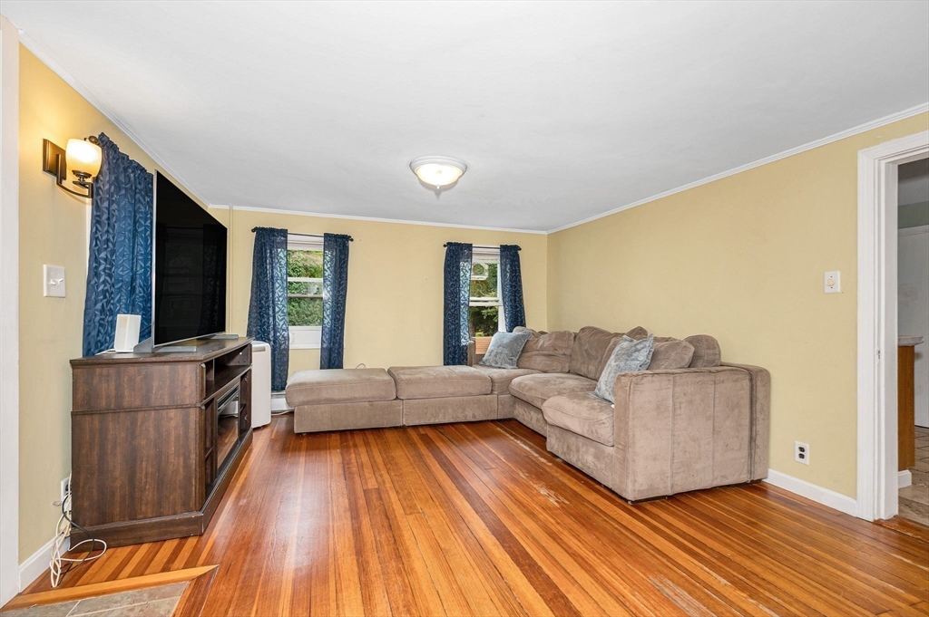 4 Hobson Ave
