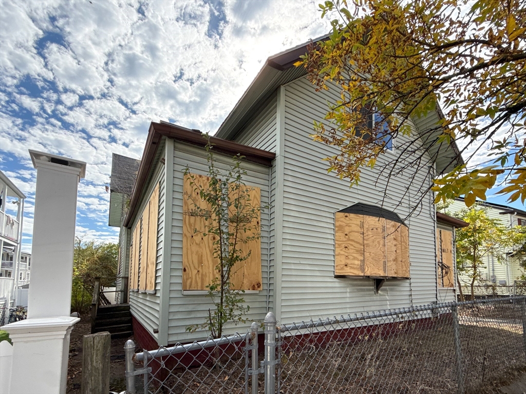 12 Howard St