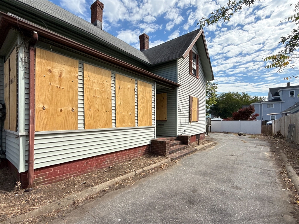 12 Howard St