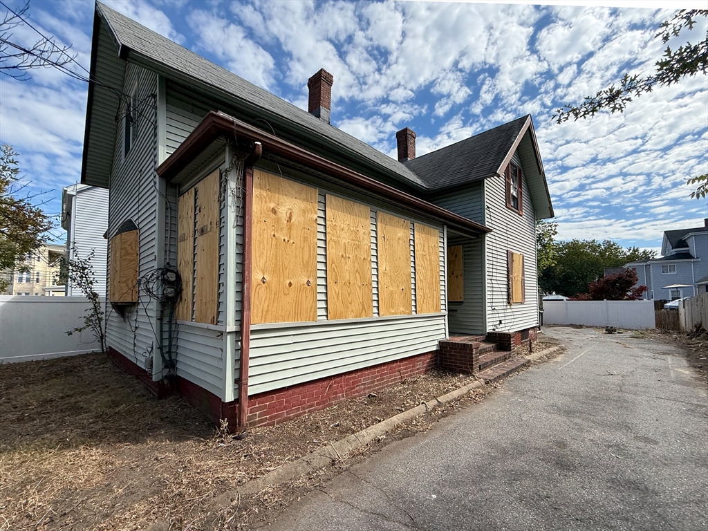 12 Howard St