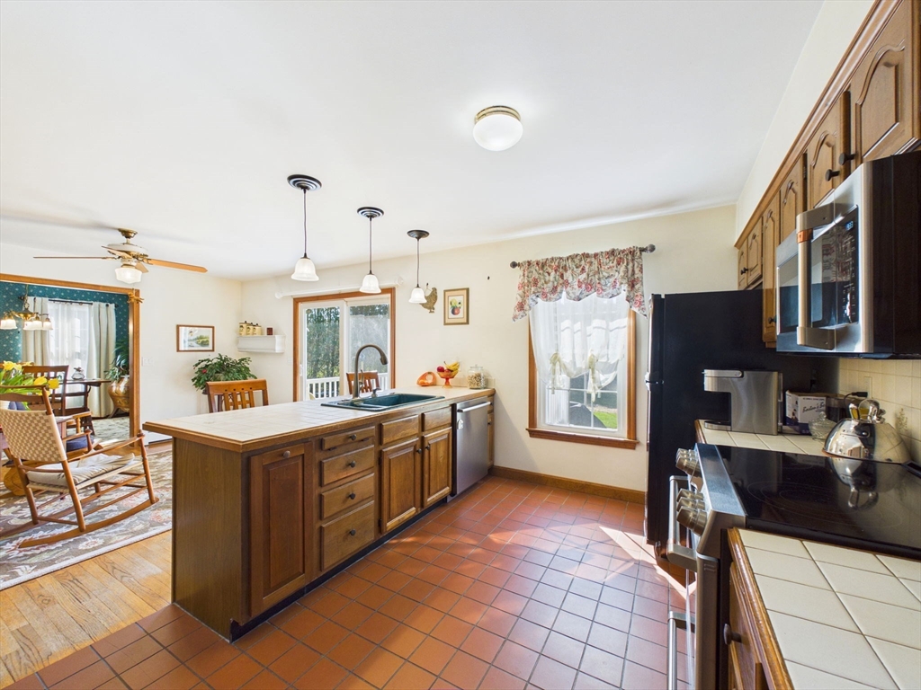 595 Old Westport Rd