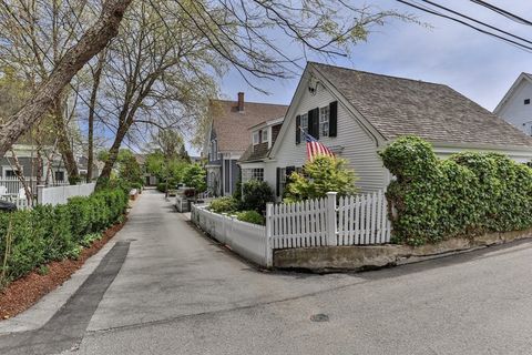 Condominium in Provincetown MA 19 Tremont Street 22.jpg