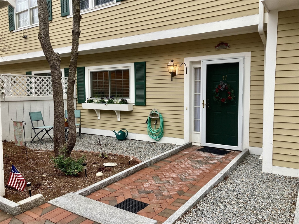 37 Village Way 37