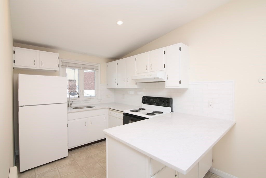 118 Pleasant Street #31, Marblehead, MA, 118 Pleasant Street #31, Marblehead, MA Photo #9