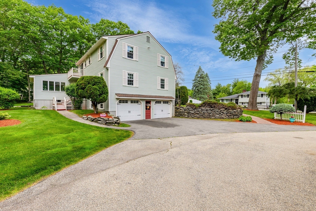 200 Kingsbury Ave