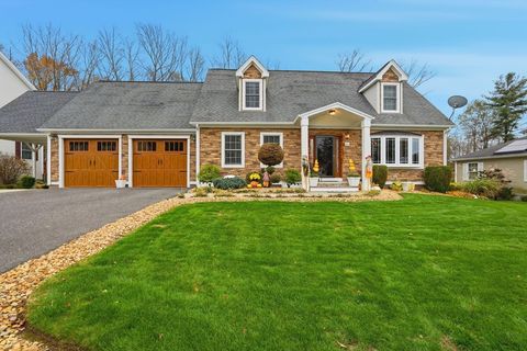 25 Angelica Dr Springfield MA 01129