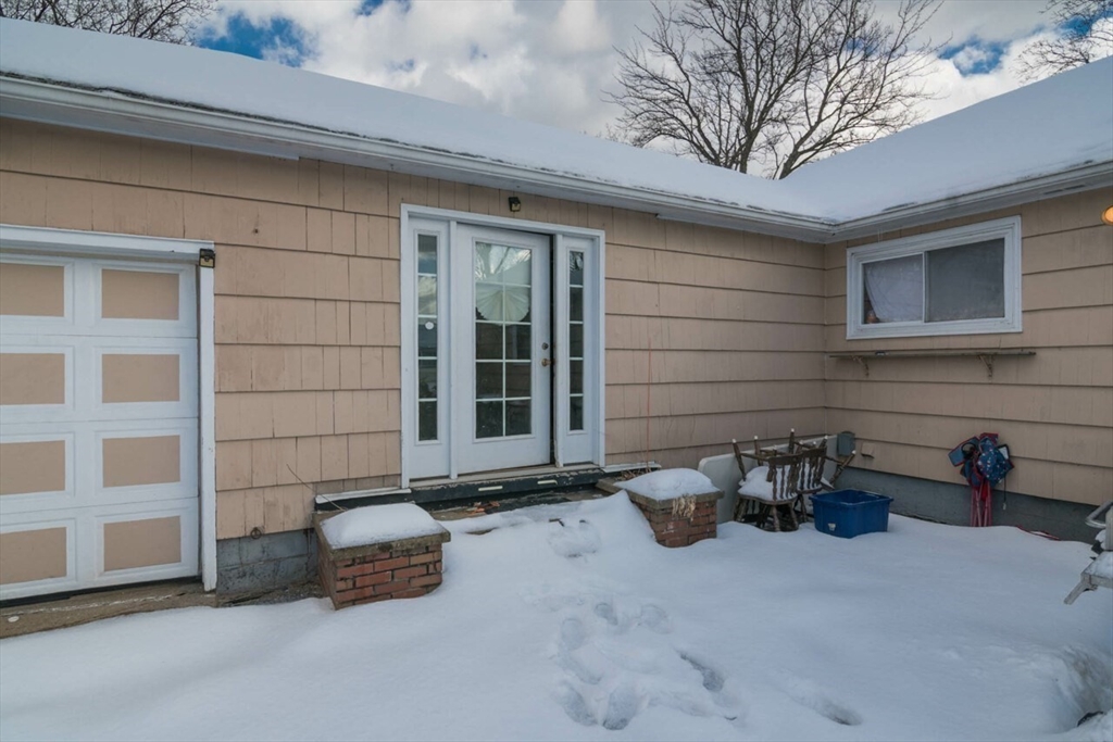 32 White St