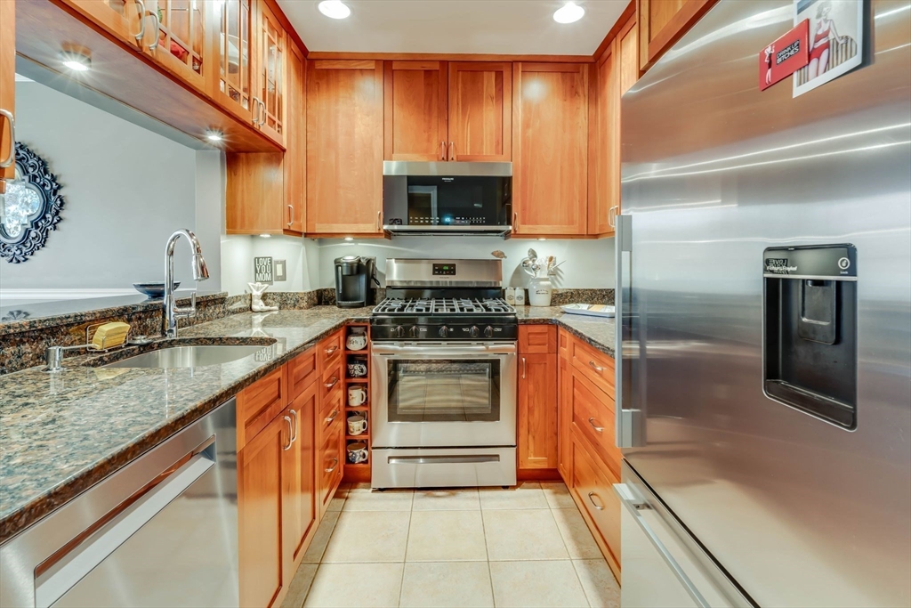 27 Breakwater Dr 27