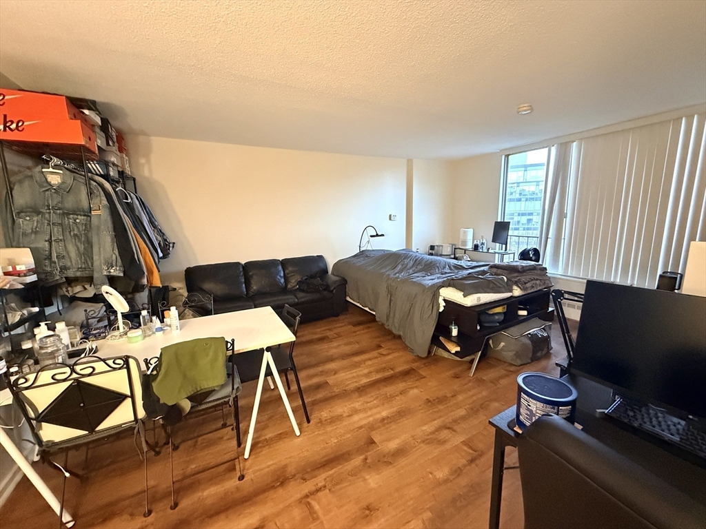 44 Washington St 807