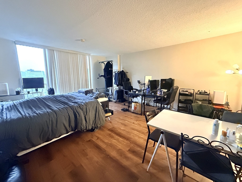 44 Washington St 807