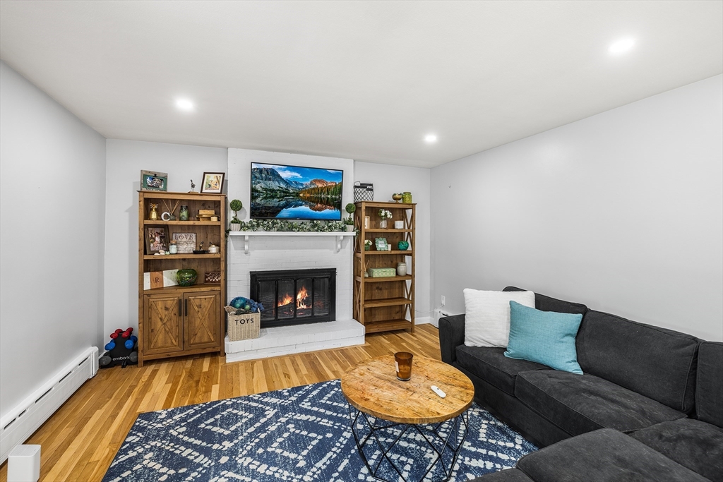 9 Cloverleaf Rd