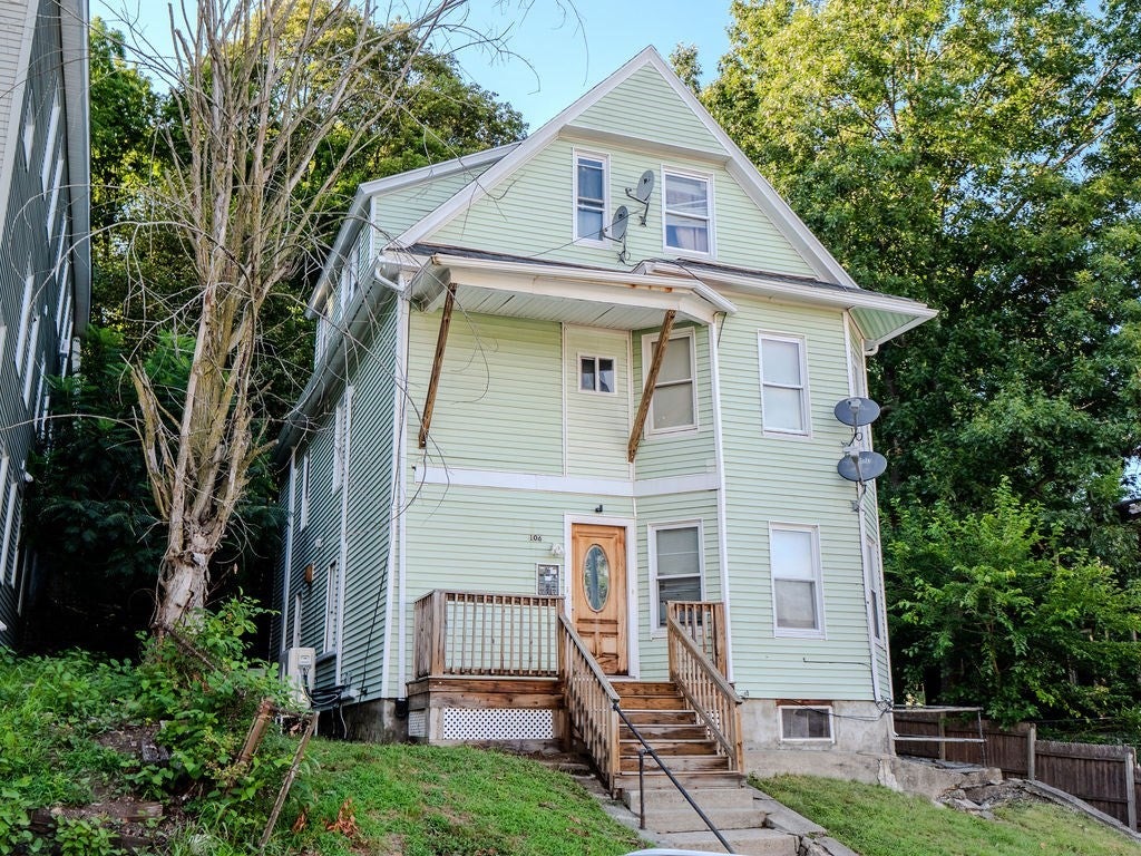 Photo of 106 Illinois St, Worcester, MA