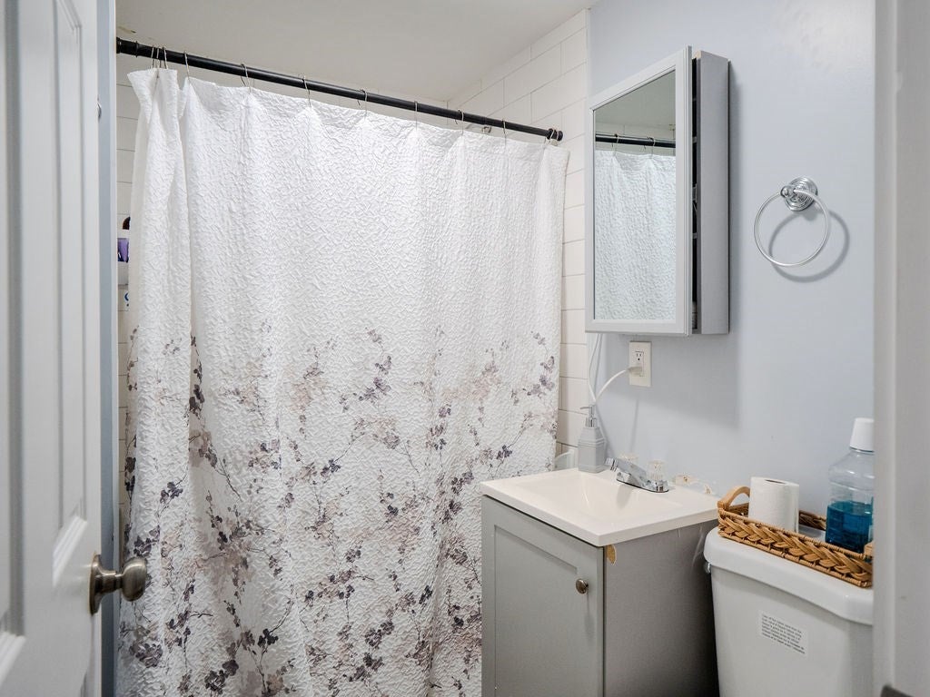 106 Illinois St, Worcester, MA, 106 Illinois St, Worcester, MA Photo #28