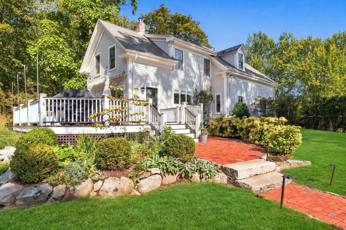 137 Fort Hill St