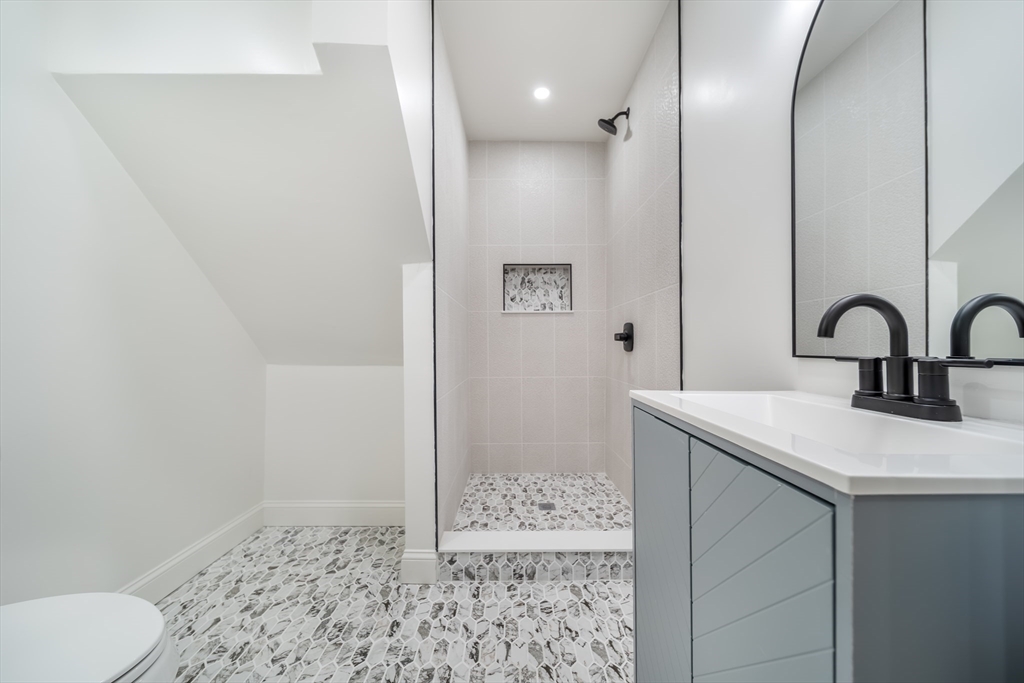 9 Knollin St #1, Malden, MA Photo #8