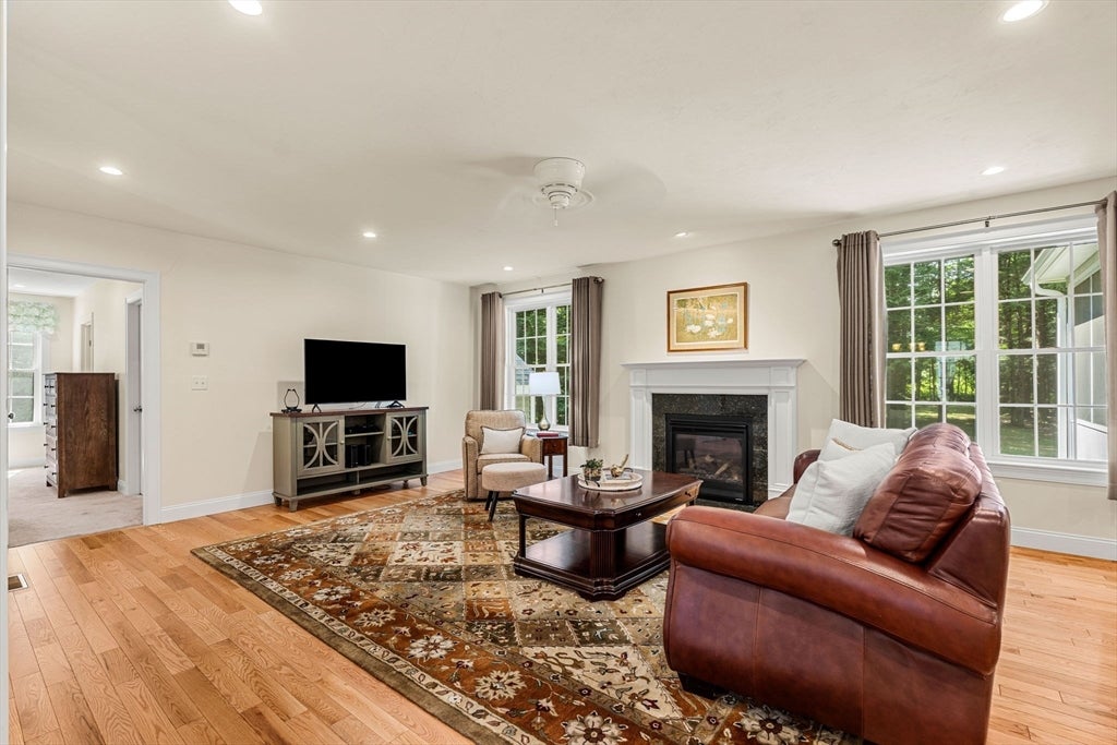 14 Village Rd, Pepperell, MA Photo #9