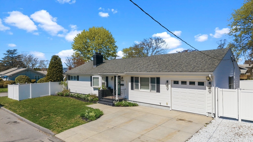 209 Nemasket St