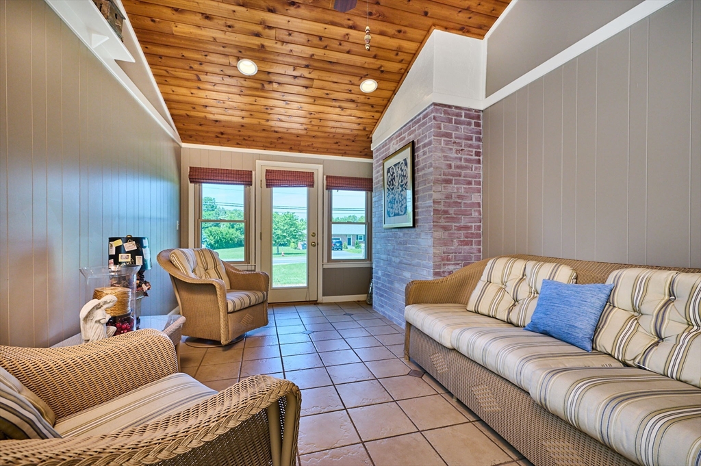 985 Tinkham Road