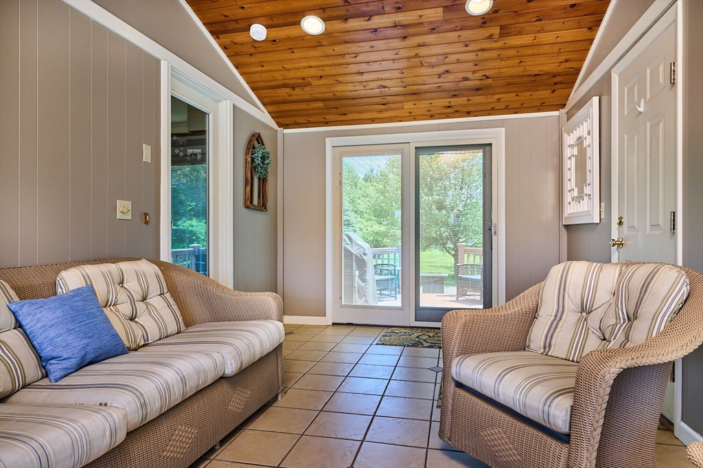 985 Tinkham Road